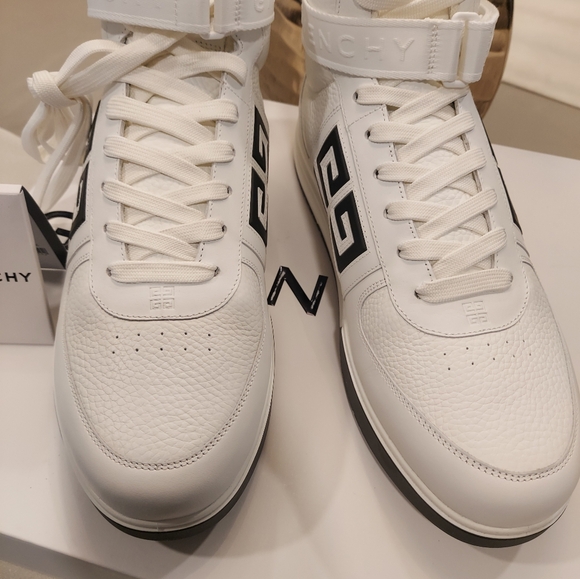 Givenchy G4 High-Top Sneakers - Picture 3 of 10